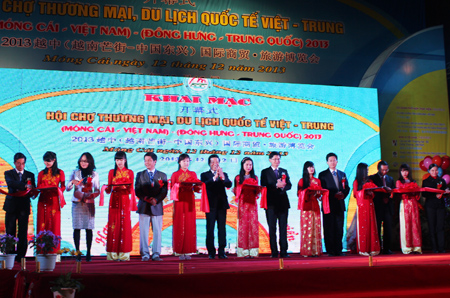 ໄຂງານຕະຫຼາດນັດການຄ້າ-ການທ່ອງທ່ຽວສາກົນຫວຽດນາມ-ຈີນ